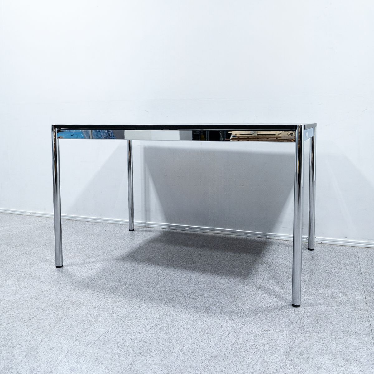 展示品】USM Haller USM ハラー テーブル ブラック デスク 定価13万【4】 - メルカリ