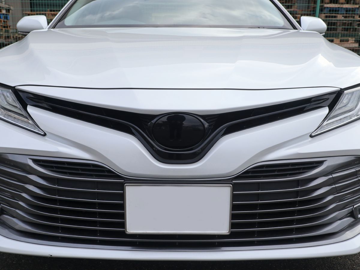 Tint+カット済みエンブレム スモークフィルム(ブラックスモーク5％) カムリ 70 AXVA70/AXVA75/AXVH70/AXVH75