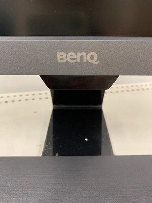 28インチモニター