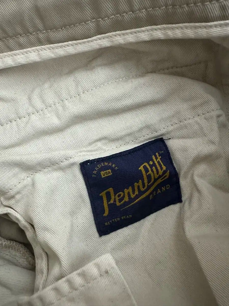 アセンティック チノ