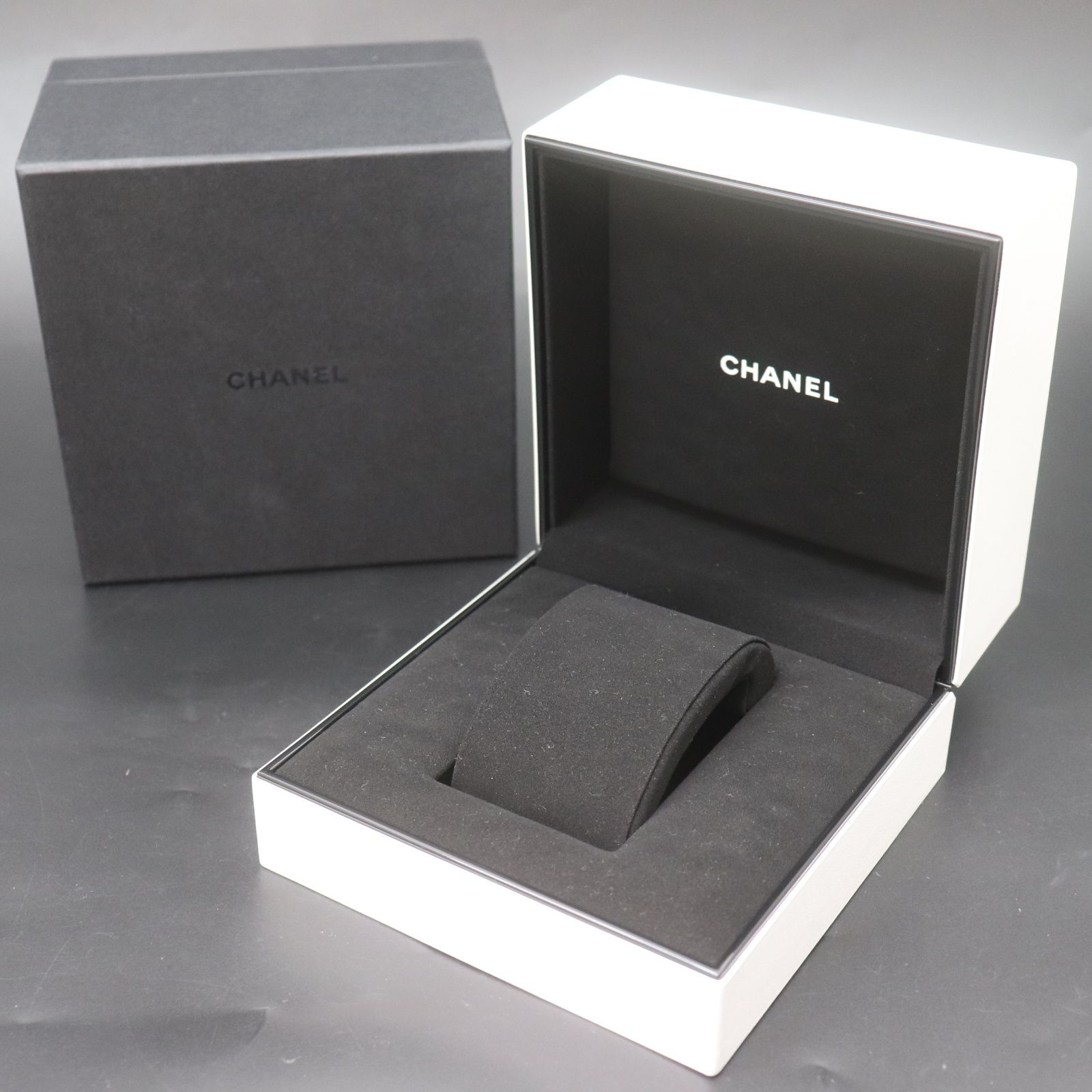 ITXIT719ML68 CHANEL シャネル 時計 箱のみ 空き箱 ケース 時計用 ホワイト ブラック 白 黒 ロゴ レザー 保管 入れ物