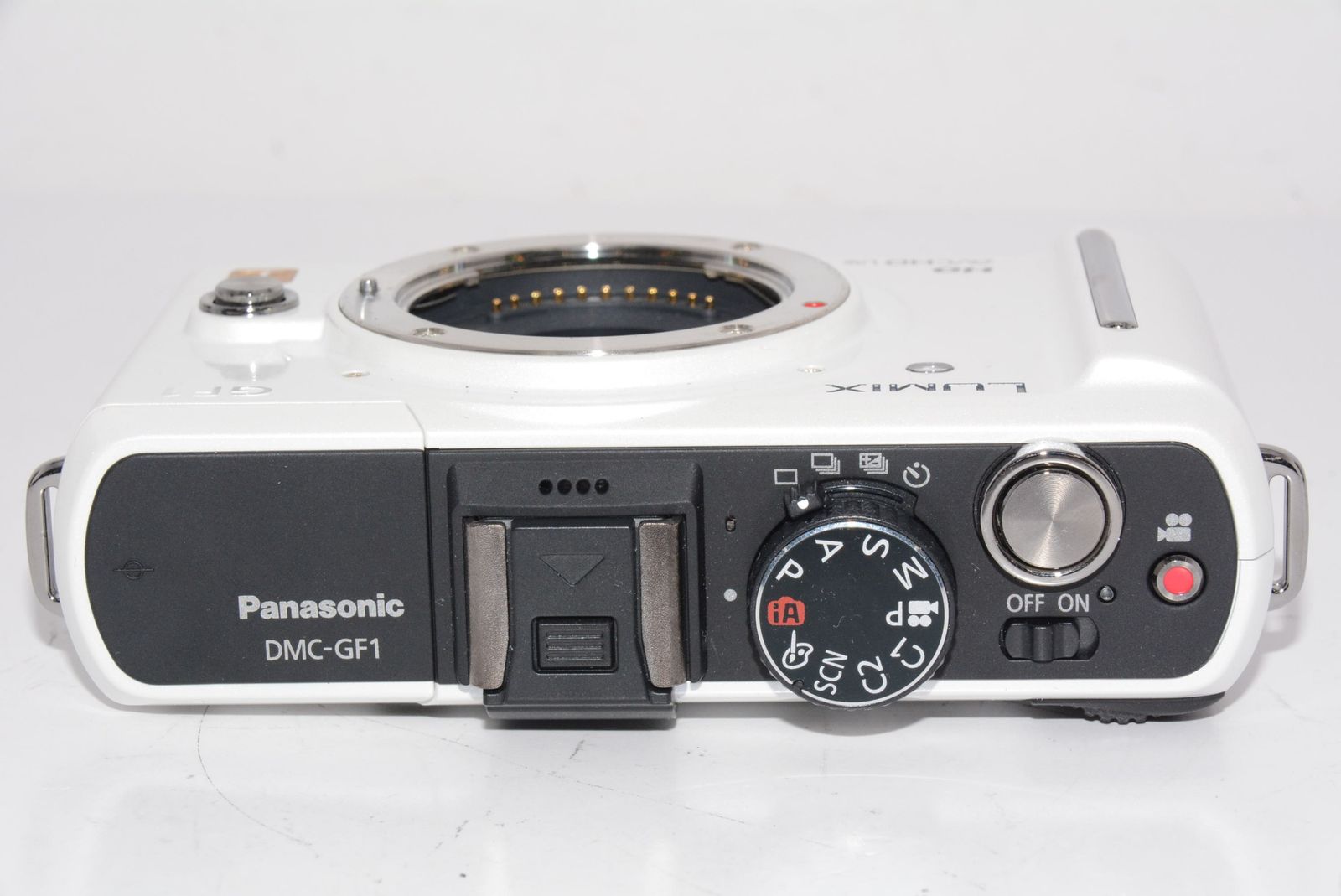 Panasonic LUMIX DMC-GF1 ASPH Mirrorless Camera White UK + 20mm 1.7 