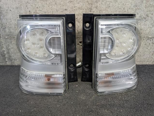 Z1853-R4]L375S L385S タント カスタム 後期 純正 テール 左右