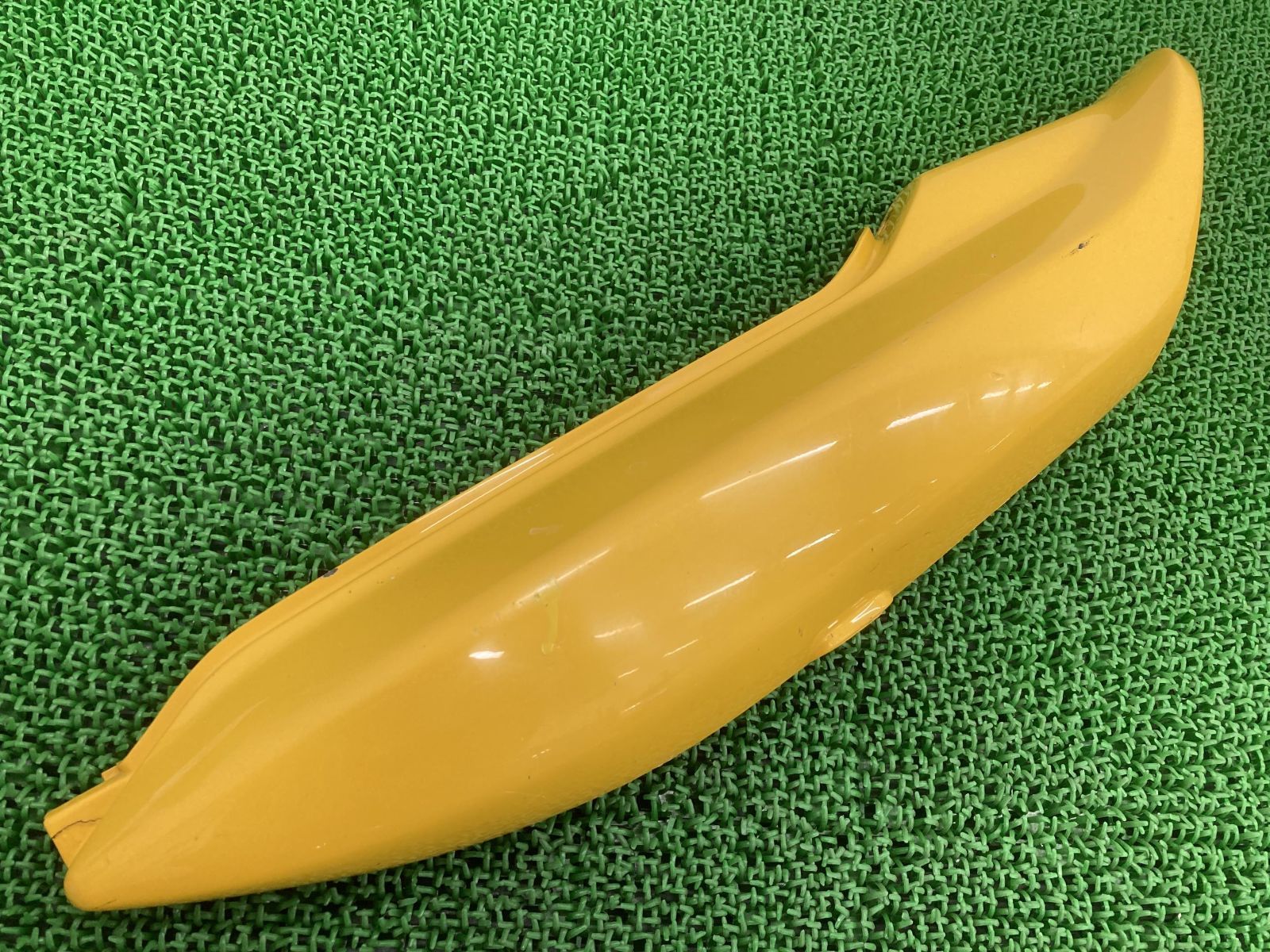 バリオスII テールカウル 左 14090-1803 カワサキ 純正 中古 バイク 部品 ZR250B シートカウル バリオス2 修復素材やペイント素材に