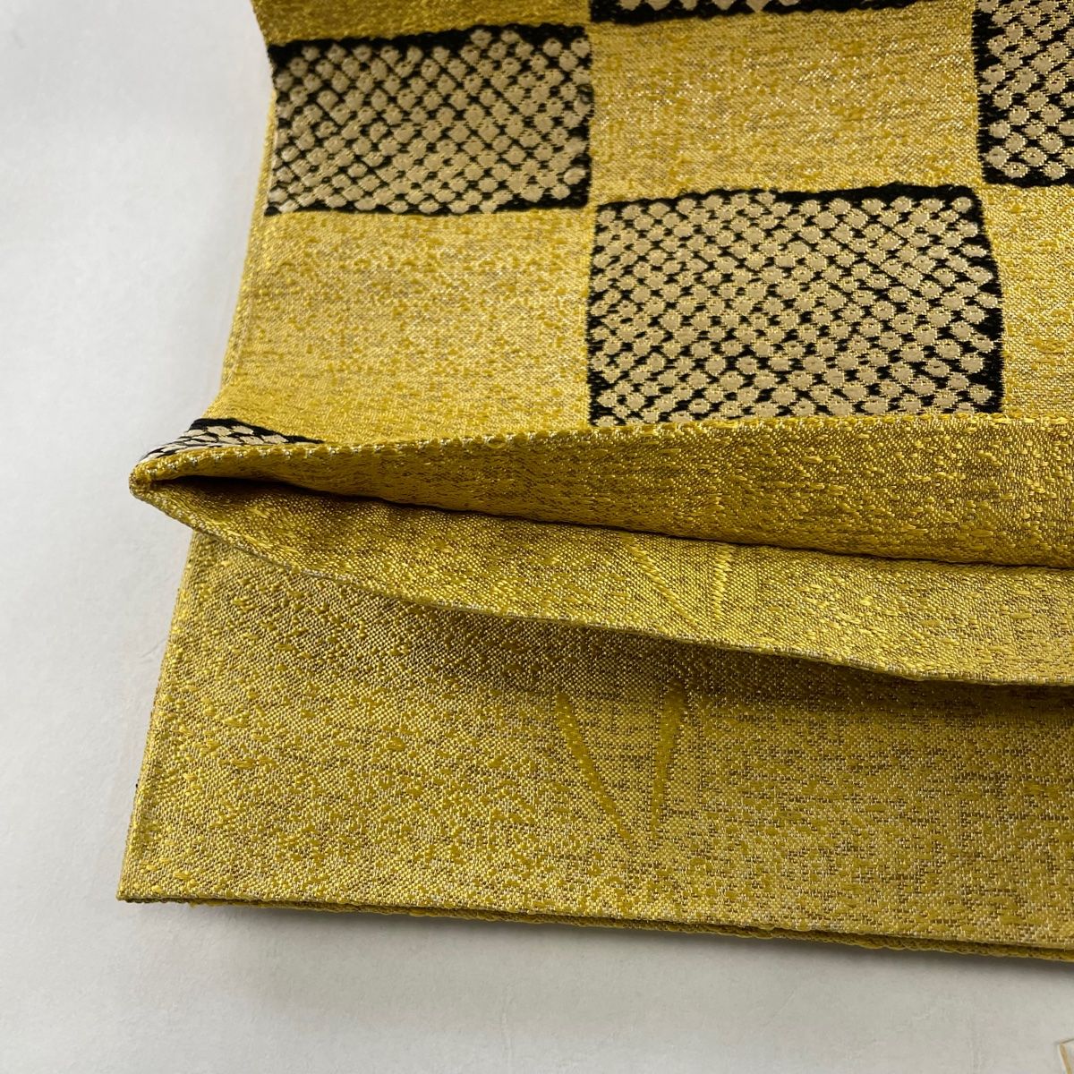 刺繍 黄土色
