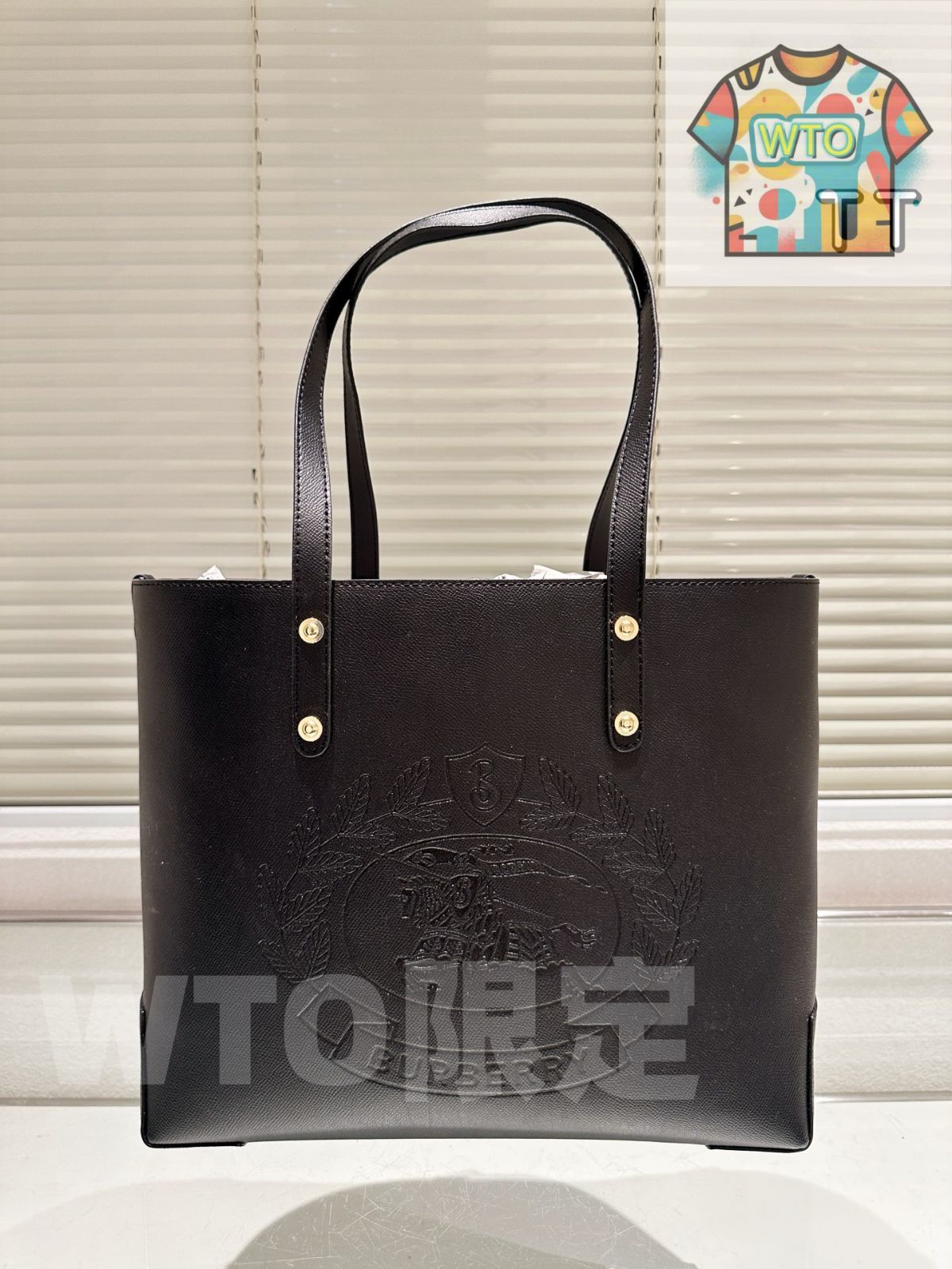 今日WTO】Burberry エンボスバッジ レザートートバッグ 35×29