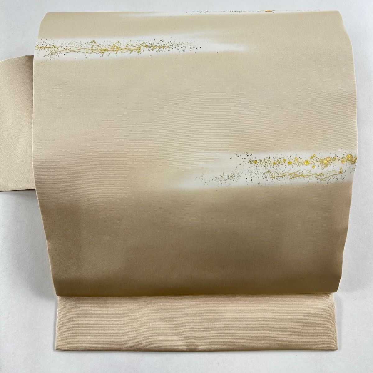 名古屋帯 秀品 箔散らし 霞 金彩 ベージュ 正絹