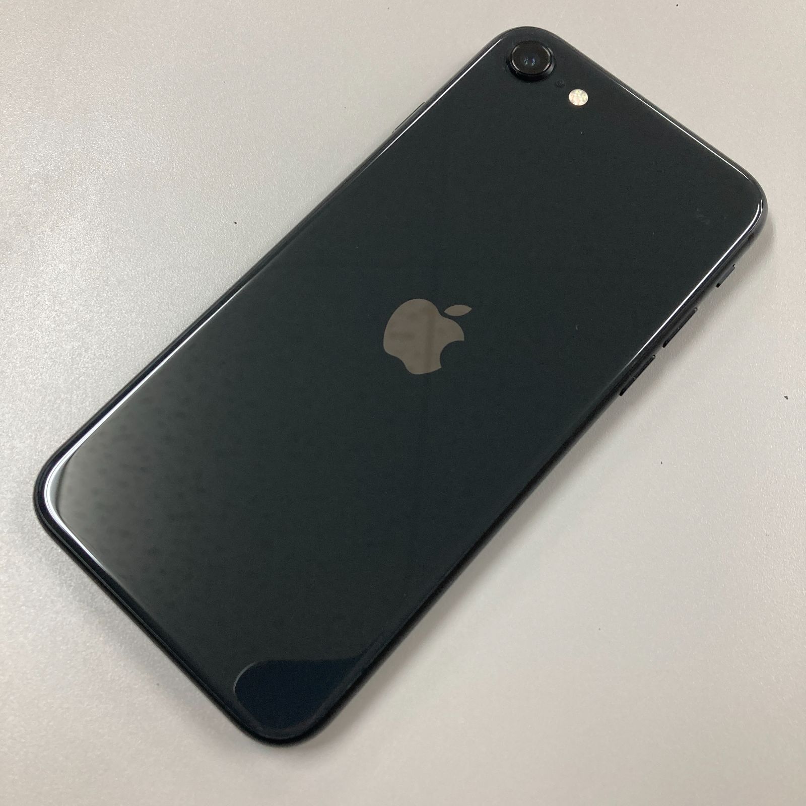 iPhone SE(第2世代) SE2 64GB ブラック SIMロック解除済み No.30 