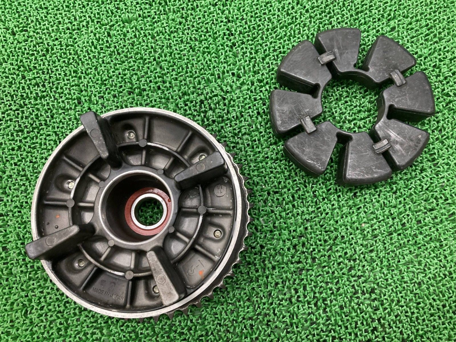 ゼファー1100 リアホイールハブ 1117 カワサキ 純正 中古 バイク 部品 ZRT10A ZEPHYR1100 スプロケット ハブダンパー 品薄 Mw ゼファー1100 リアホイールハブ 1117 カワサキ 純正 中古 バイク 部品