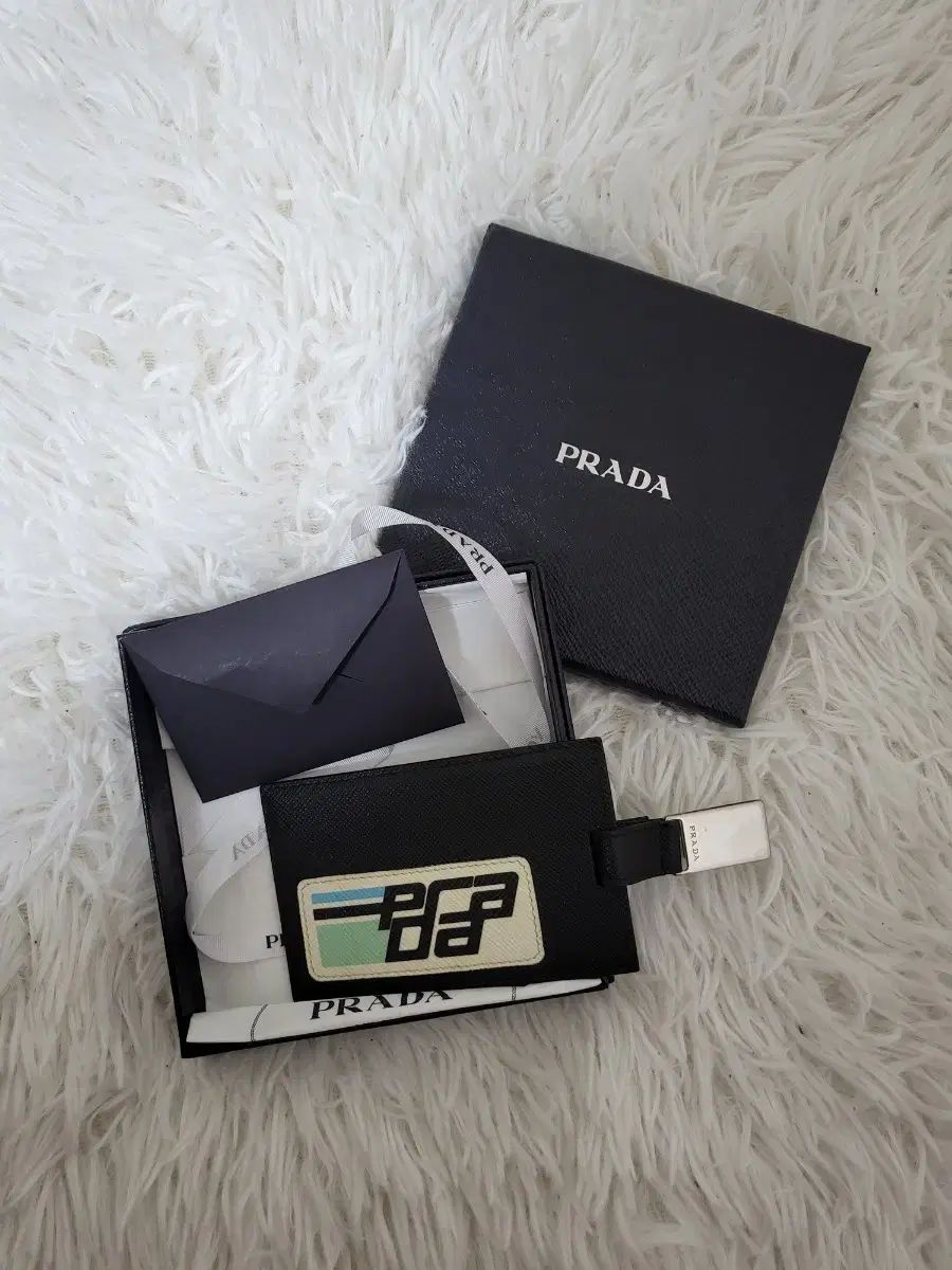 OS Prada プラダ ID カード ネームプレート ブローチ