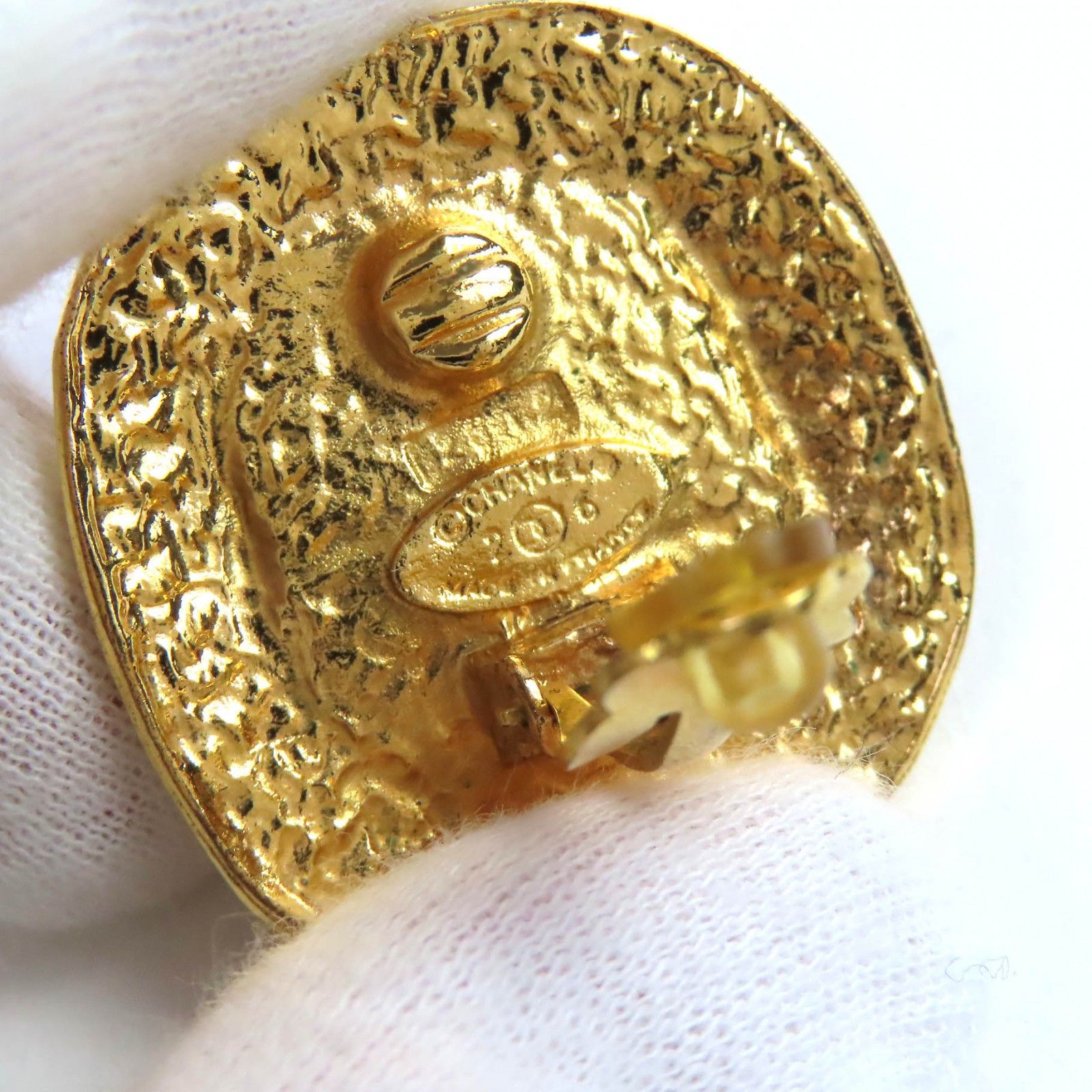 【正規品】CHANEL (シャネル) ストーン ピアス A13A 片耳 CHANEL(シャネル) / ピアス/--/メンズ/片耳 | 中古品の販売