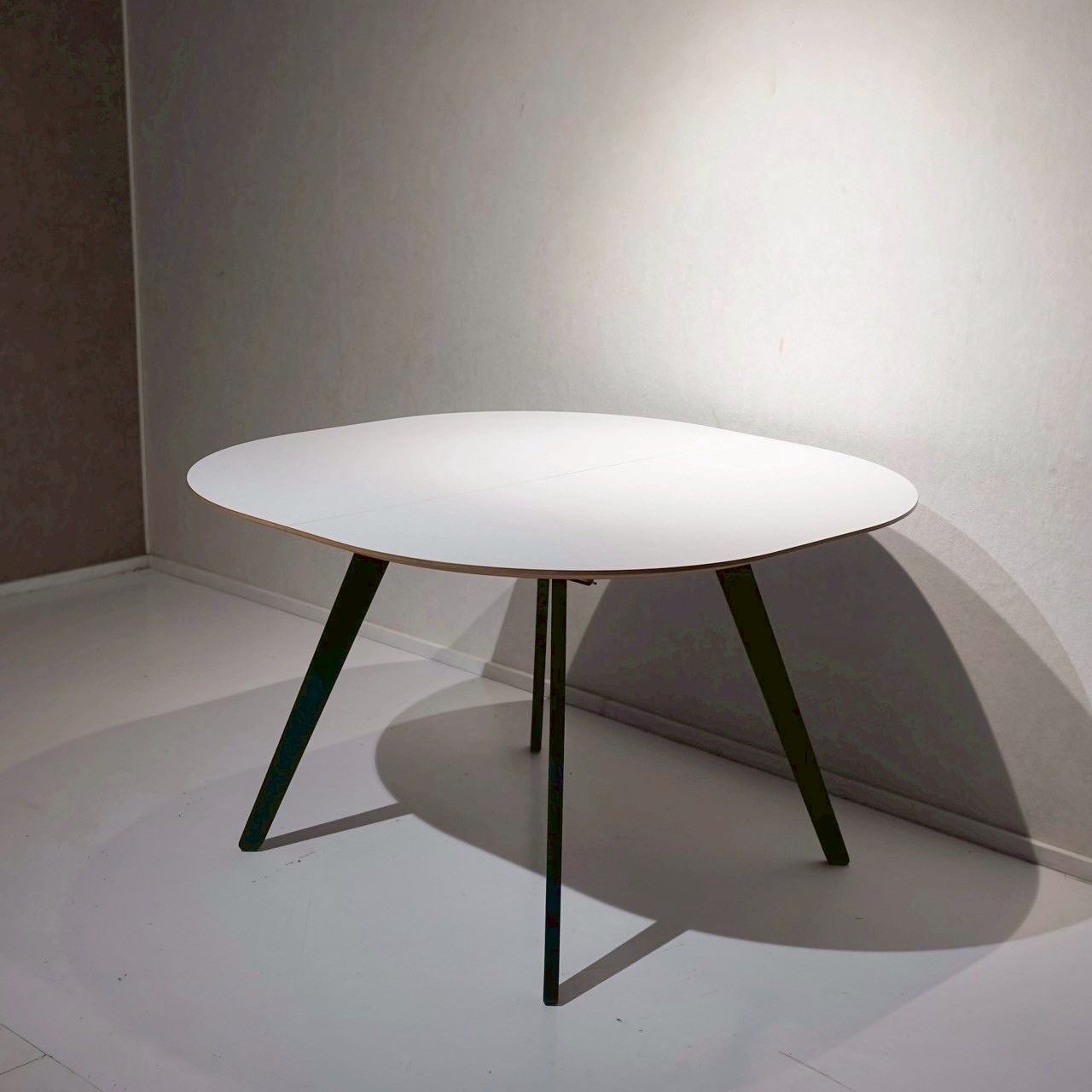 BoConcept ボーコンセプト Wembley ウェンブリー ダイニングテーブル リビングテーブル 食卓 モダン コンテンポラリー ミニマル デンマーク