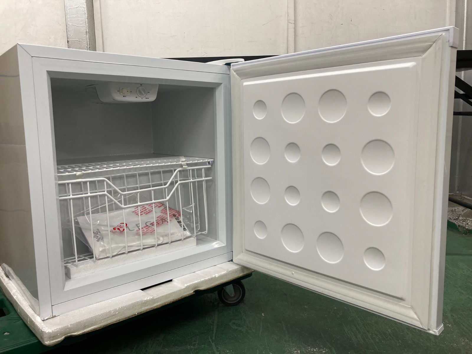 アレジア 小型ノンフロン冷凍庫 36リットル - 冷蔵庫・冷凍庫