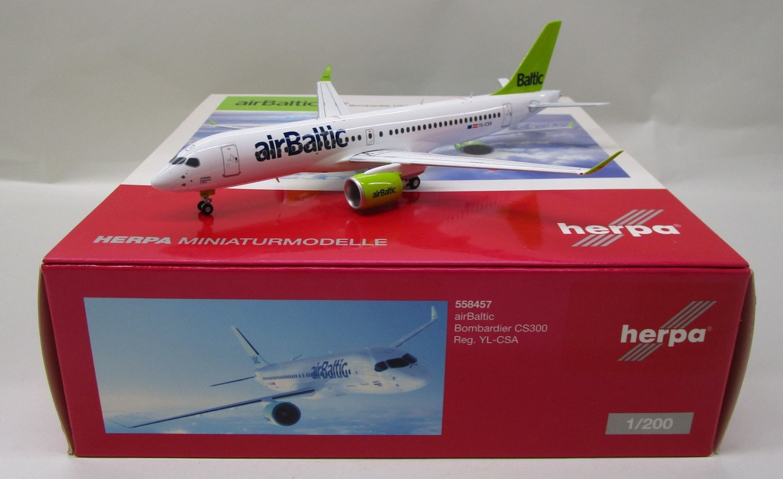 ヘルパ 1/200 558457 ボンバルディア CS300 エア・バルティック YL-CSA
