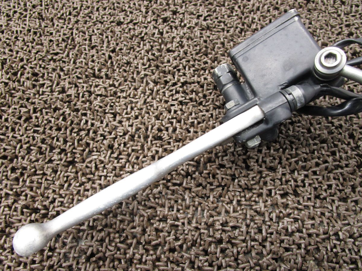 フロントキャリパー