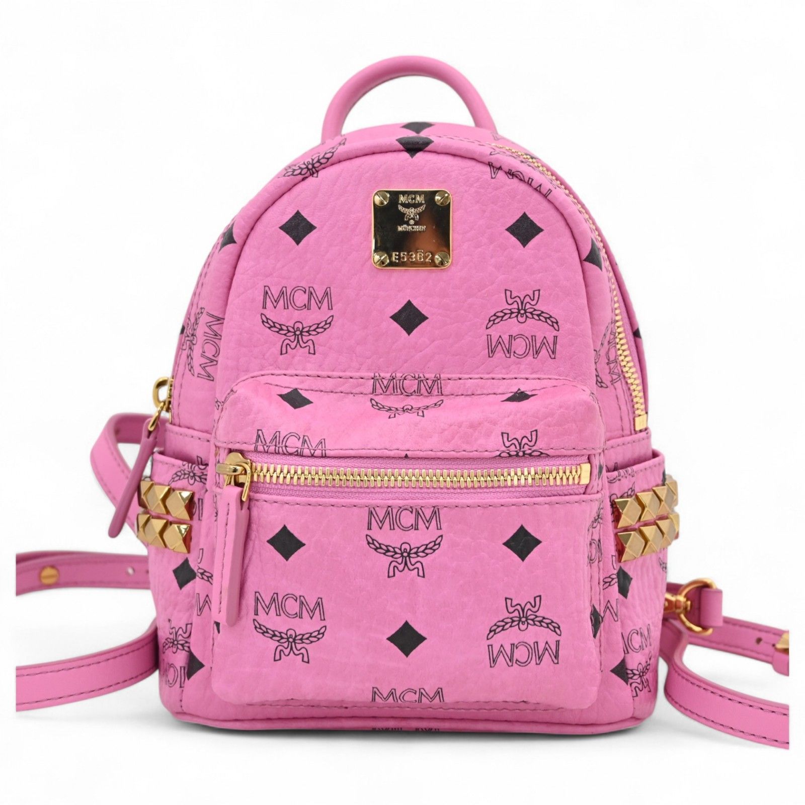 MCM バックパック ピンク×スタッズ Ａランク mc6535cc MCM バックパック ピンク×スタッズ Aランク mc6535cc - メルカリ