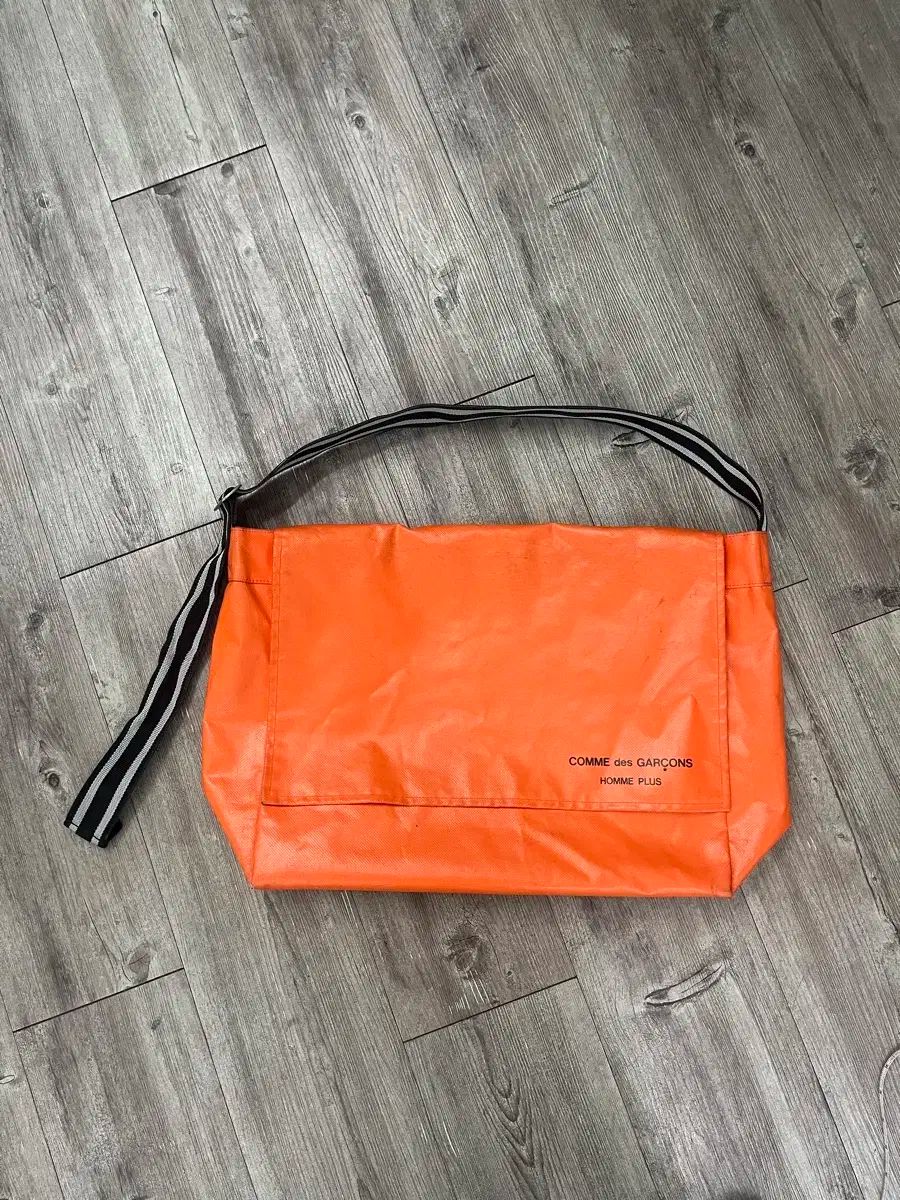 COMME des GARCONS コム デ ギャルソン ホームプラス PVC メッセンジャーバッグ オレンジ