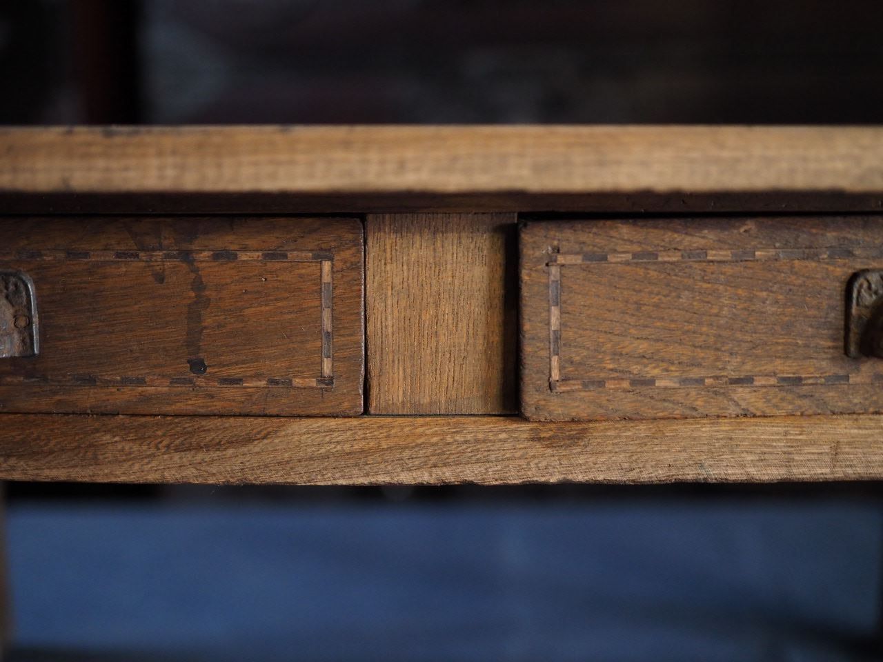 透かし彫枯れた味わいの文机 大正時代