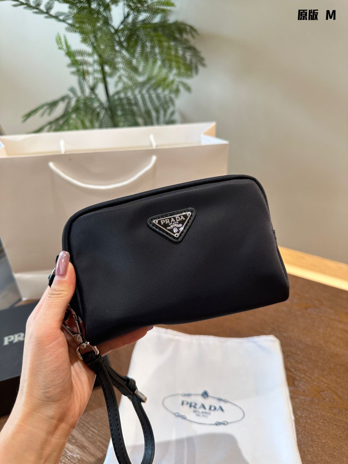 新品　プラダ　コインケース　2024モデル 本日限定特価】プラダ コインケース＆メイクポーチ 16cm 2024年