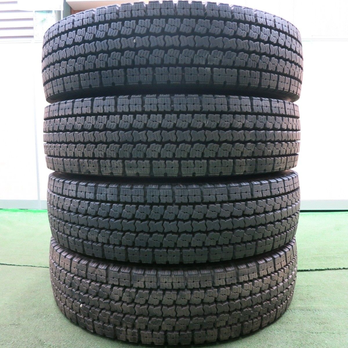 送料無料* ほぼ未使用！22年☆トラック タイヤ 225/80R17.5 123/122L 