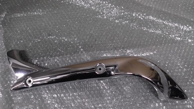 GZ150　LC6NG48A5D1100xxx　の　シートレールカバー 右:#1731468160