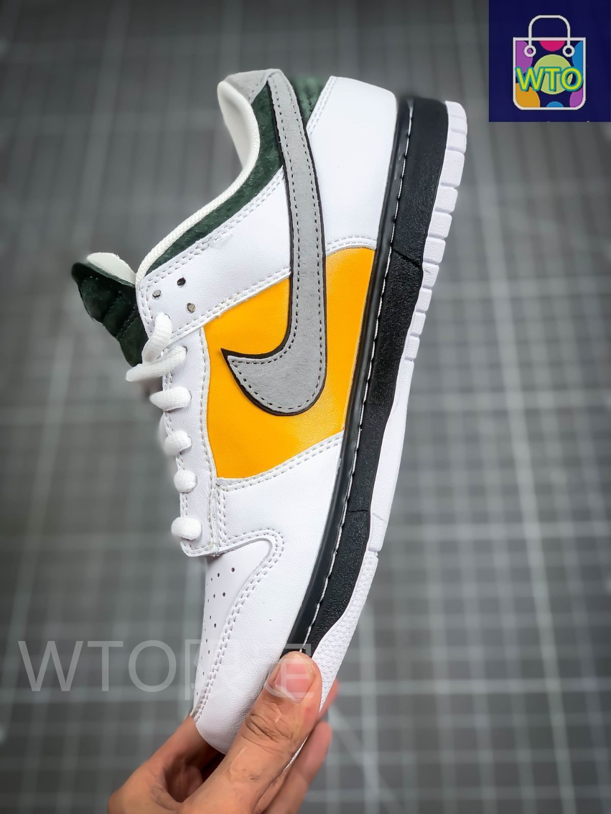 NIKE Kobe 0時で出品アウト→次回出品をお待ち下さいおまけつき NIKE Kobe 0時で出品アウト→次回出品をお待ち下さいおまけつき