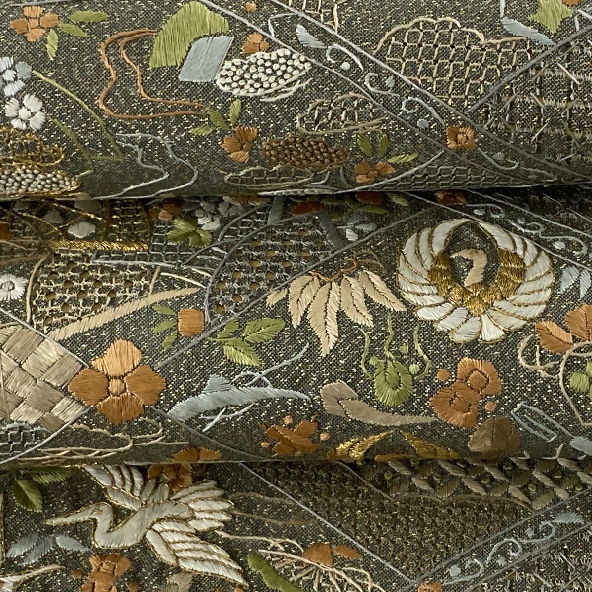 袋帯 逸品 草花 金糸 刺繍 灰緑 六通 正絹 【中古】