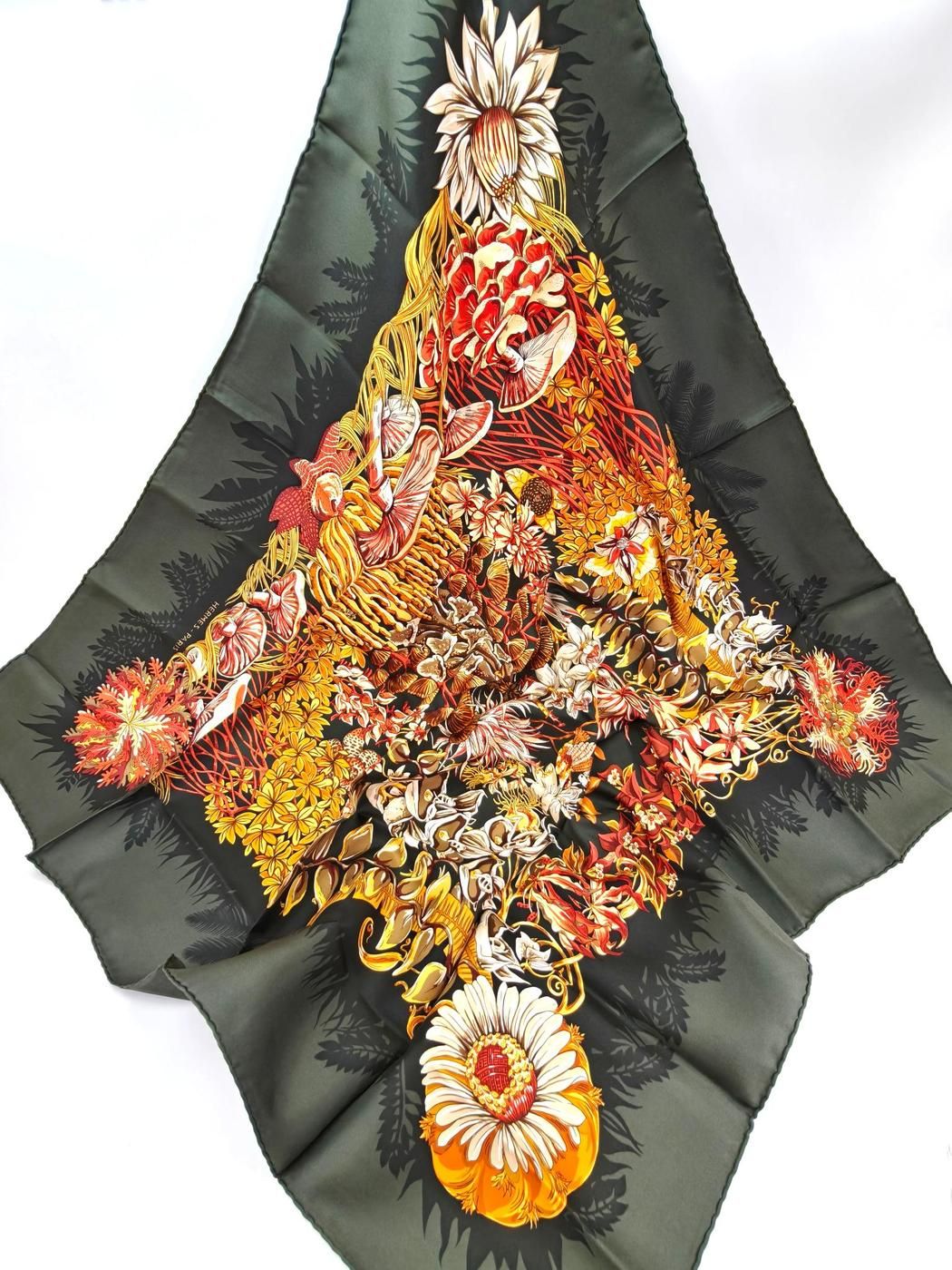 HERMES/エルメス カレ90 L’ILE DESERTE 無人島 e_3 HERMES/エルメス カレ90 L'ILE DESERTE 無人島 e_3 HERMES/エルメス