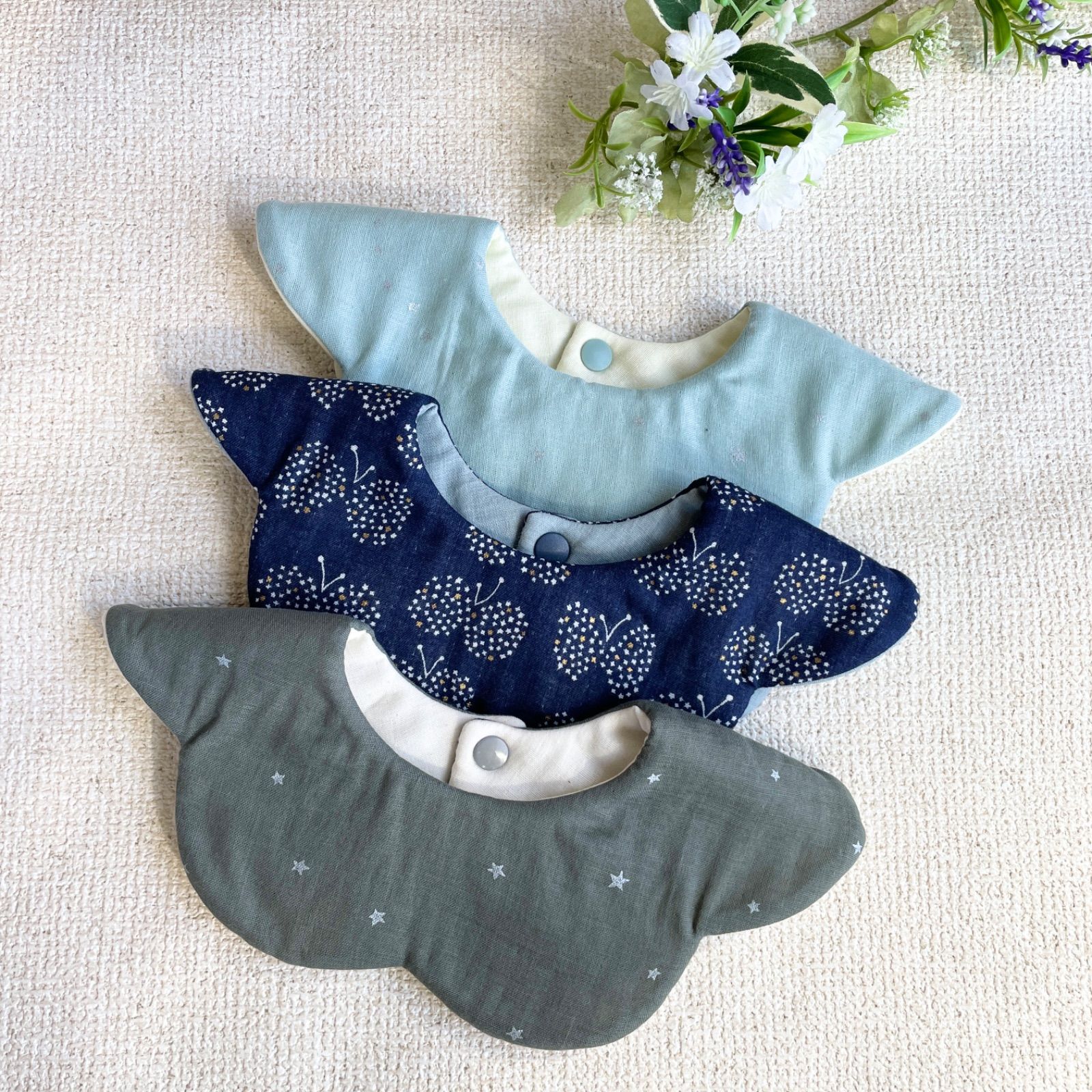 ハンドメイドスタイ　もくもく花びらスタイ　レース切替 Nuage⁄ もくもくスタイ(レースフラワー) | iichi 日々の暮らしを