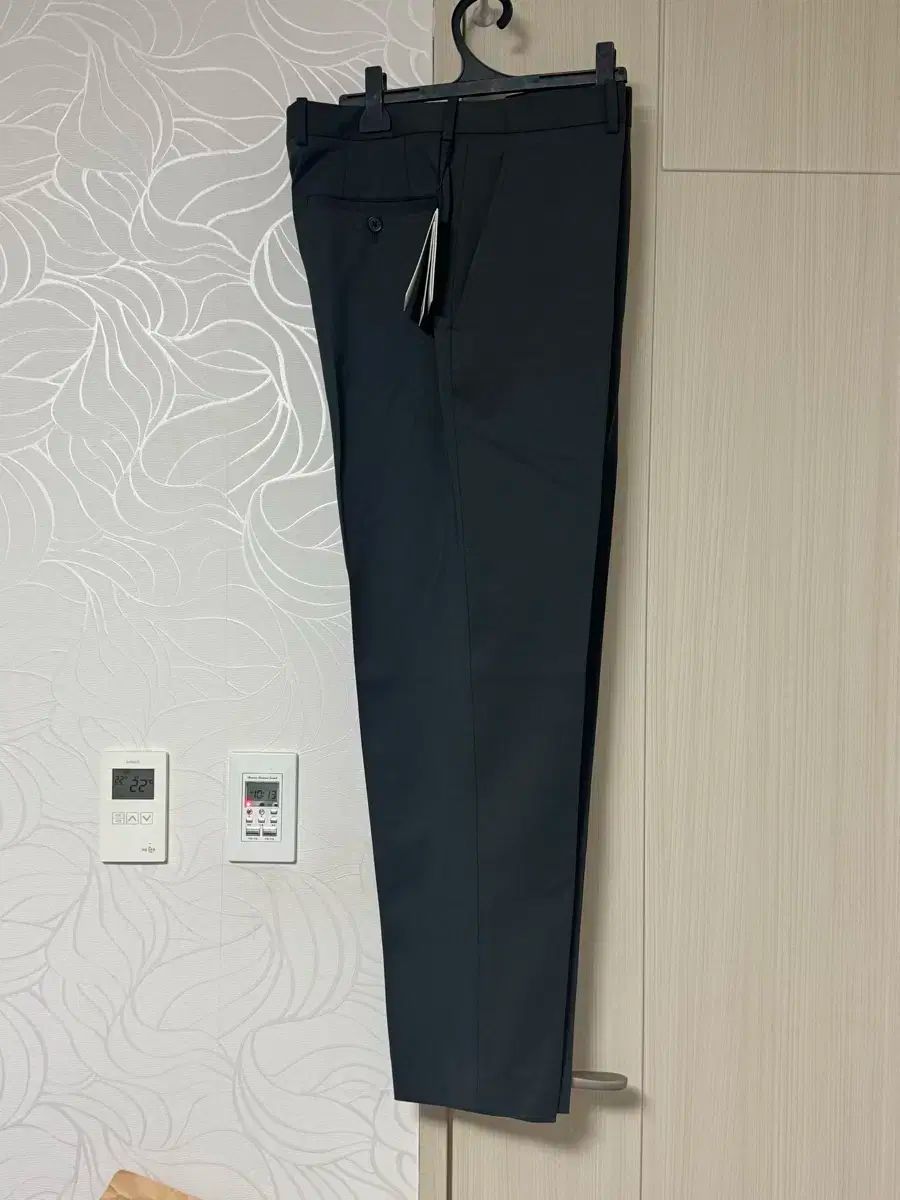 Theory(セオリー) スラックス 新製品 ( 33 ー 34 ）