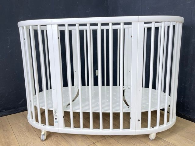 送料無料 Stokke ストッケスリーピーベッド 【中古】 ベビーベッド キャスター付 フレームのみ 127x74x85cm 白 家具 手渡し歓迎 d/59558