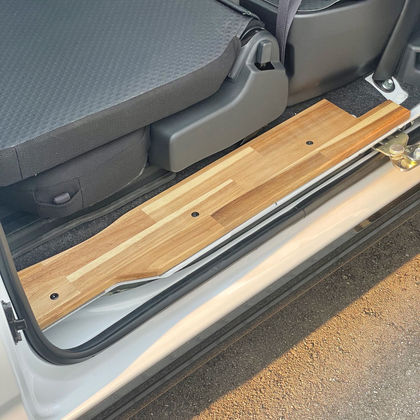 初発売｜ダイハツ アトレー スカッフプレート 木製 S700V S710V サイドドアステップガード カバー 傷防止 汚れ防止 ステップパネル TABIKI