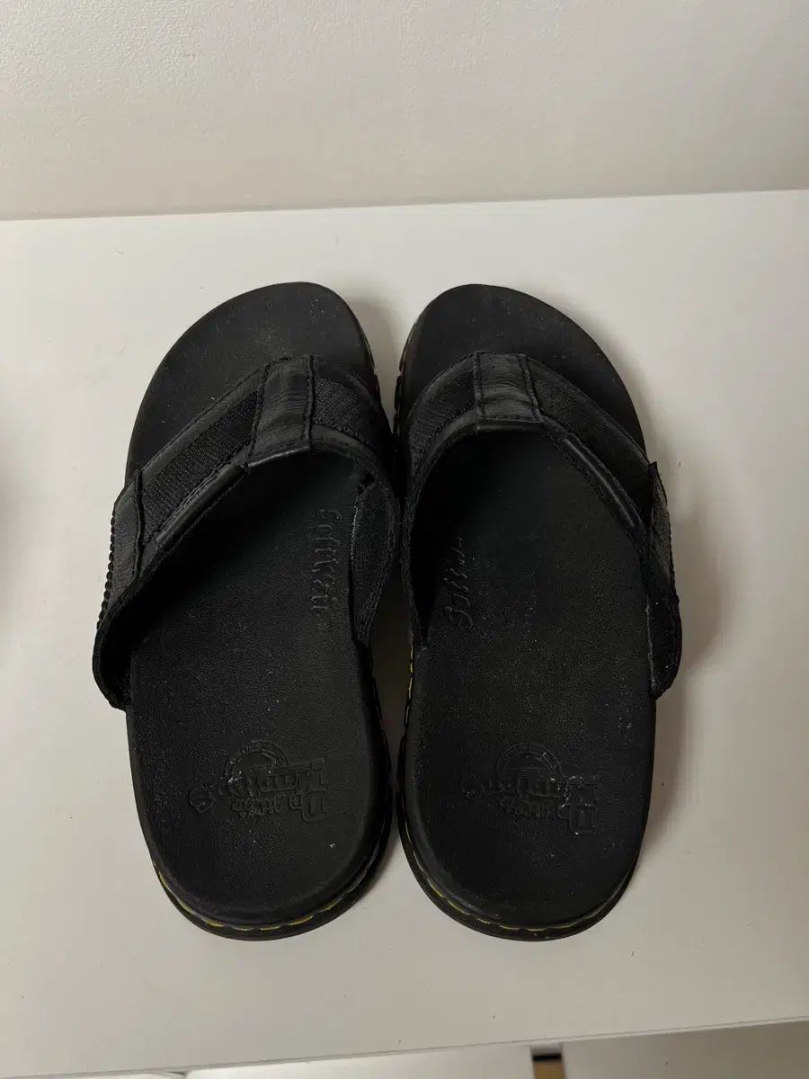【Dr. Martens】★お買得品★ATHENS THONG★サンダル Dr. Martens】☆お買得品☆ATHENS THONG☆サンダル (Dr.Martens