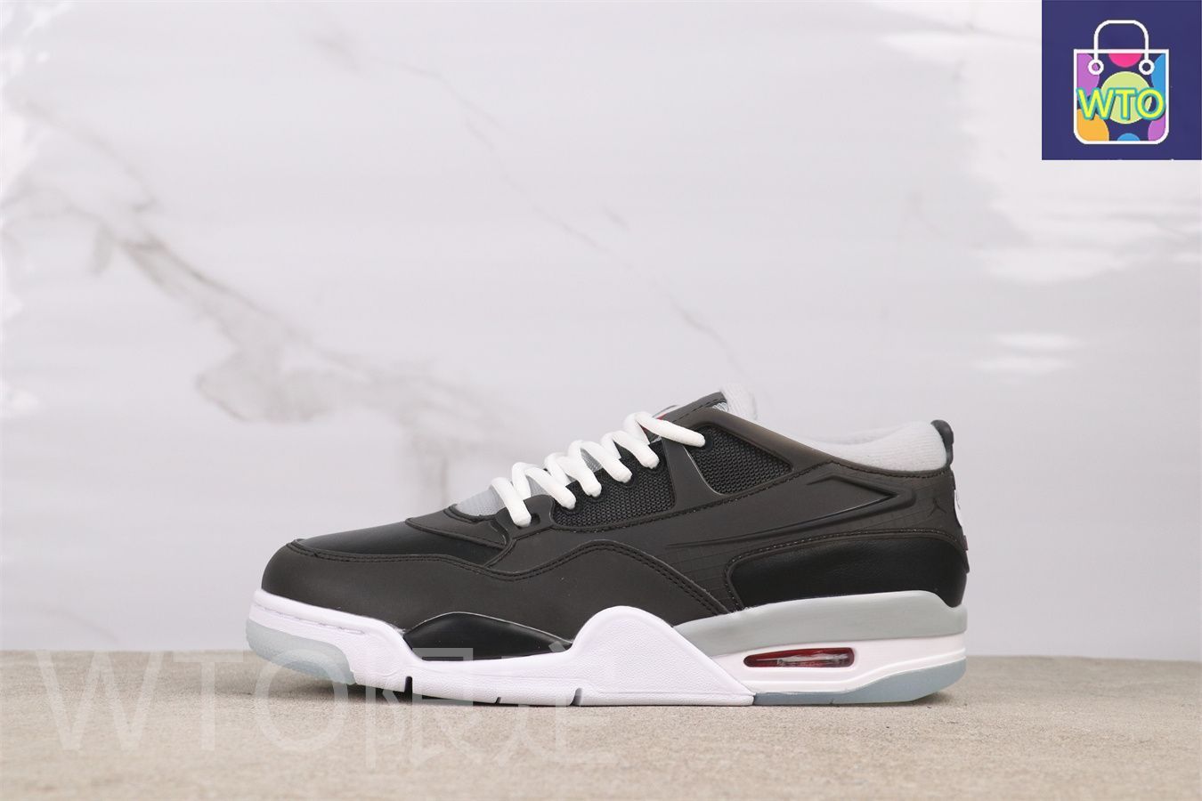 今日特価】エアジョーダン Air Jordan 4 RM ブラックホワイト