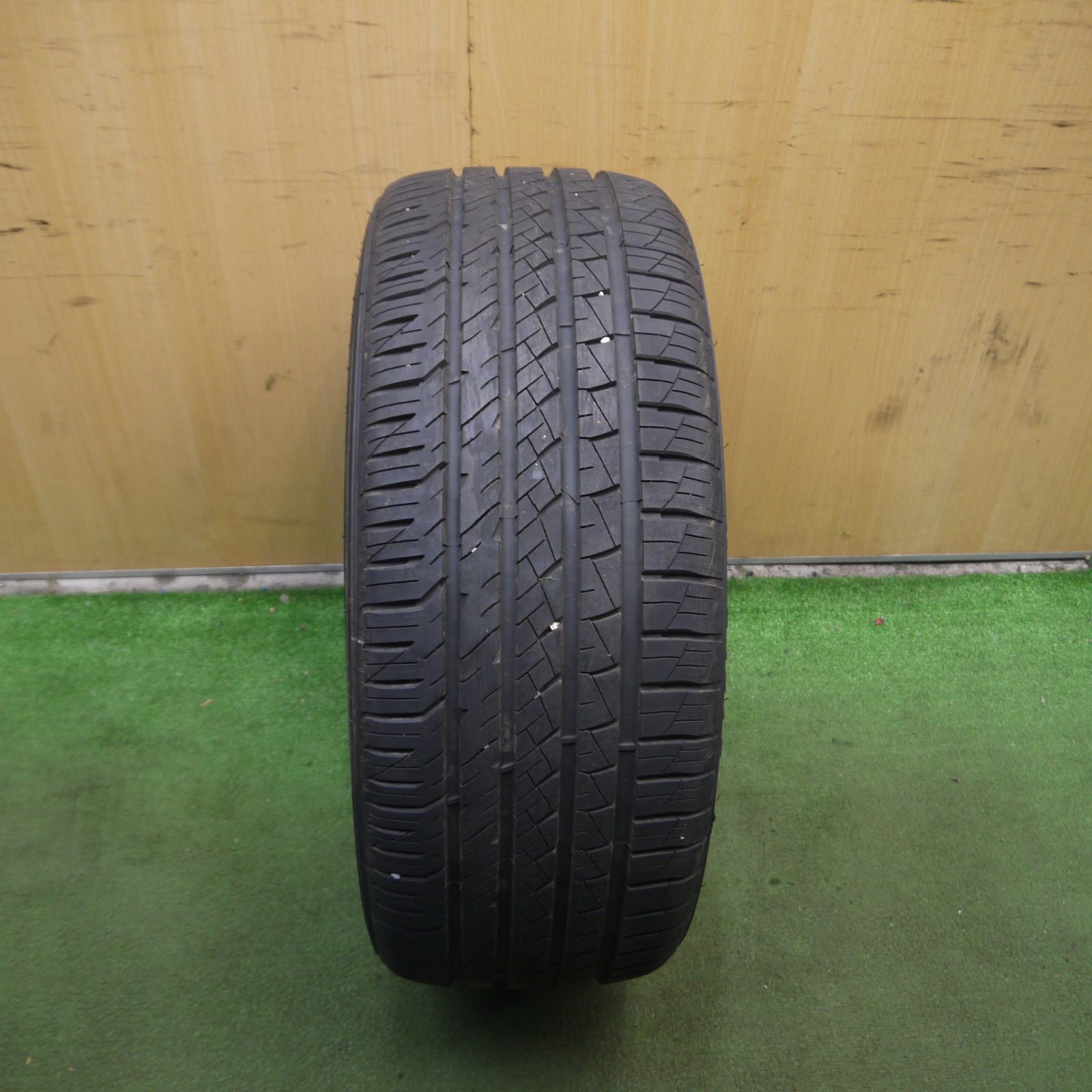 *送料無料* バリ溝！9.5分245/40R20 グッドイヤー イーグル F1 タイヤ 20インチ Y51 フーガ ジャガー XJ 等4021411Hノタ