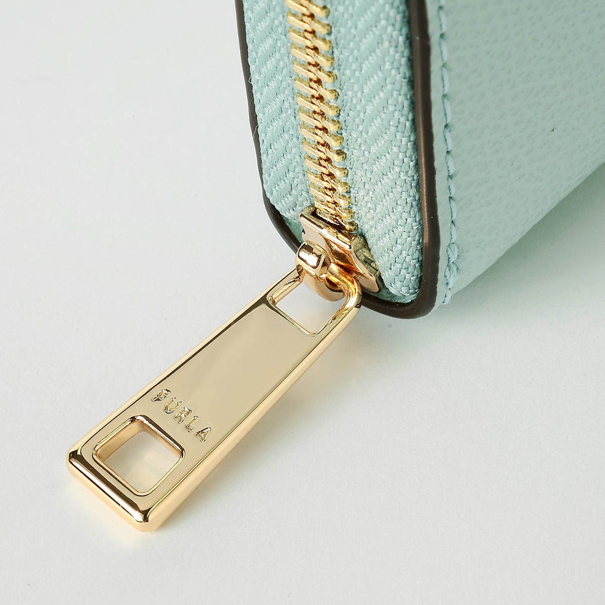 新品 フルラ FURLA 長財布 カメリア XL ZIP AROUND WALLET アクアマリン FURLA - 新品 フルラ FURLA 長財布 カメリア XL ZIP AROUND WALLET