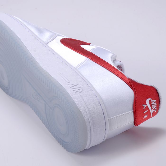 NIKE ナイキ W AIR FORCE1'07 ESS SNKR DX6541 100 エアフォース