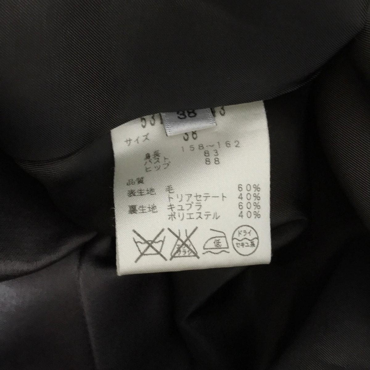 カーキ