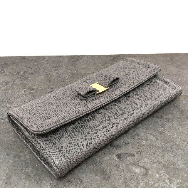 349 送料込み！ 未使用品 Salvatore Ferragamo 長財布 22C870 ヴァラ  