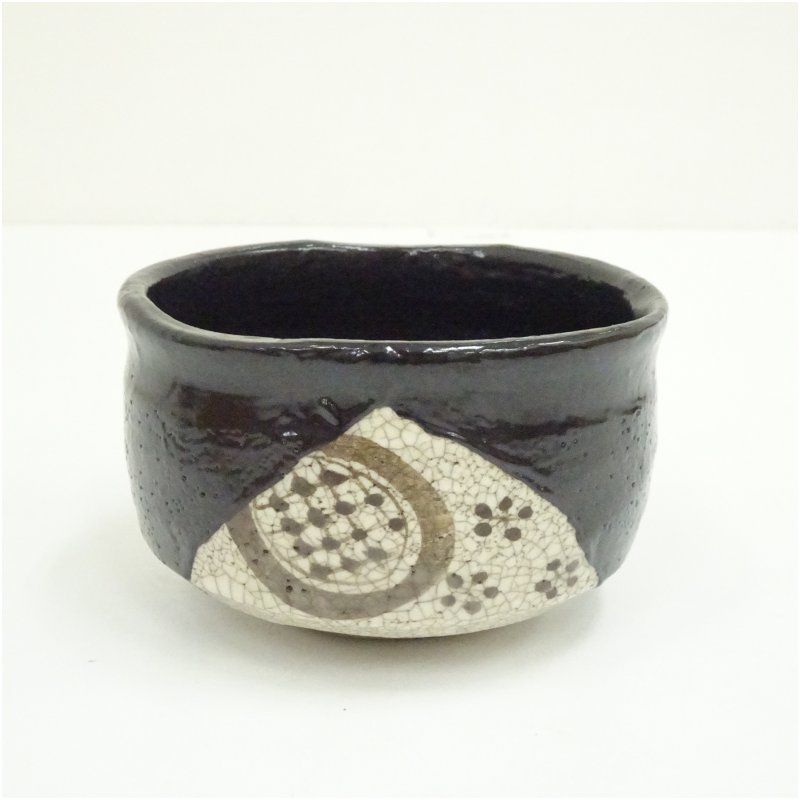加藤実 加実 造 黒織部茶碗 共箱 茶道 抹茶 おしゃれ 抹茶茶碗 抹茶碗 和食器 レトロ 茶器 骨董 茶わん 茶会 茶の湯 5月 11月 春秋