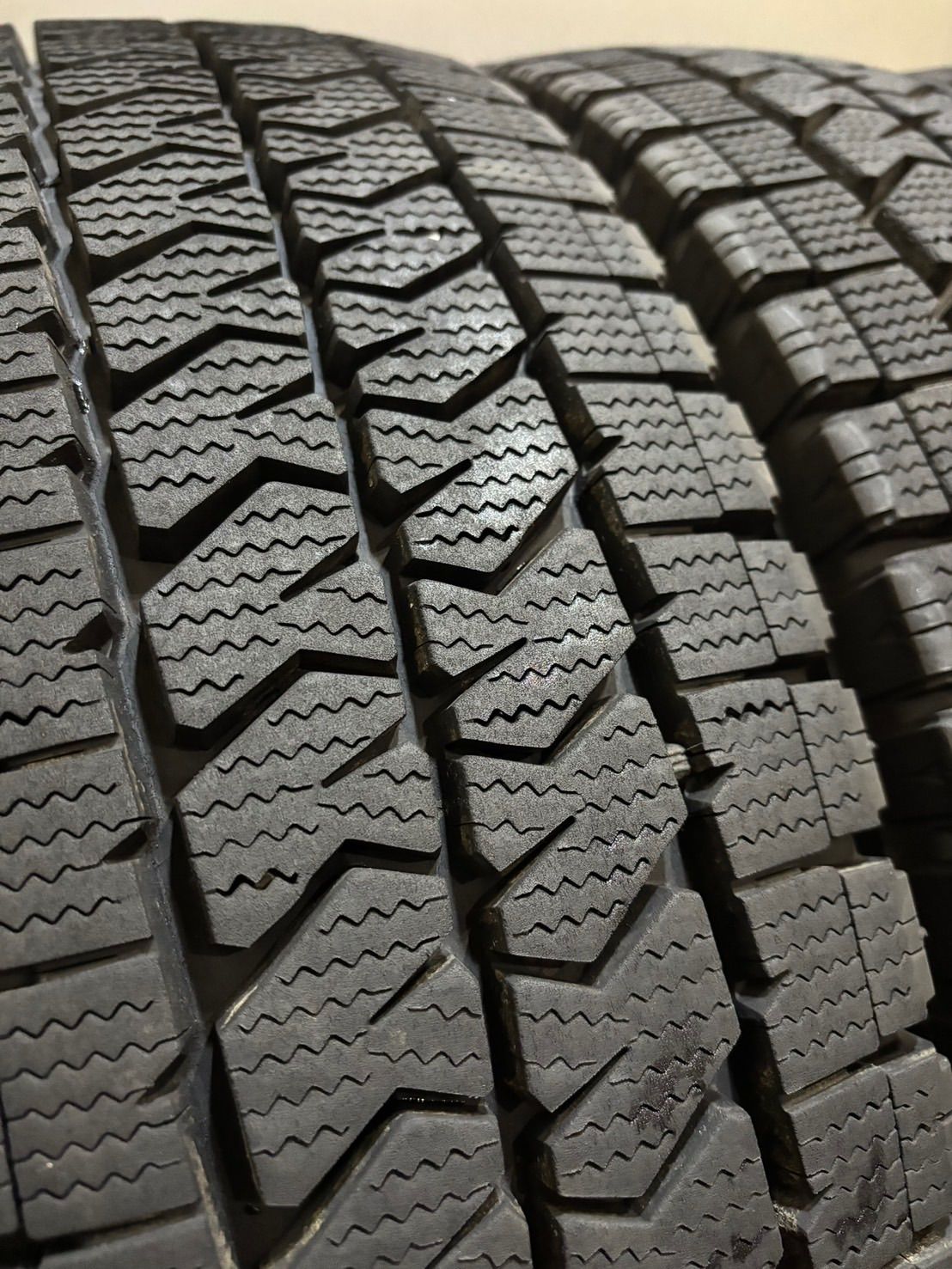 195 80R15 107 105N LT BRIDGESTONE VL10 スタッドレス 4本 ブリヂストン ブリザック ハイエース キャラバン 4-K321 FFCRYSTALESIA_COM