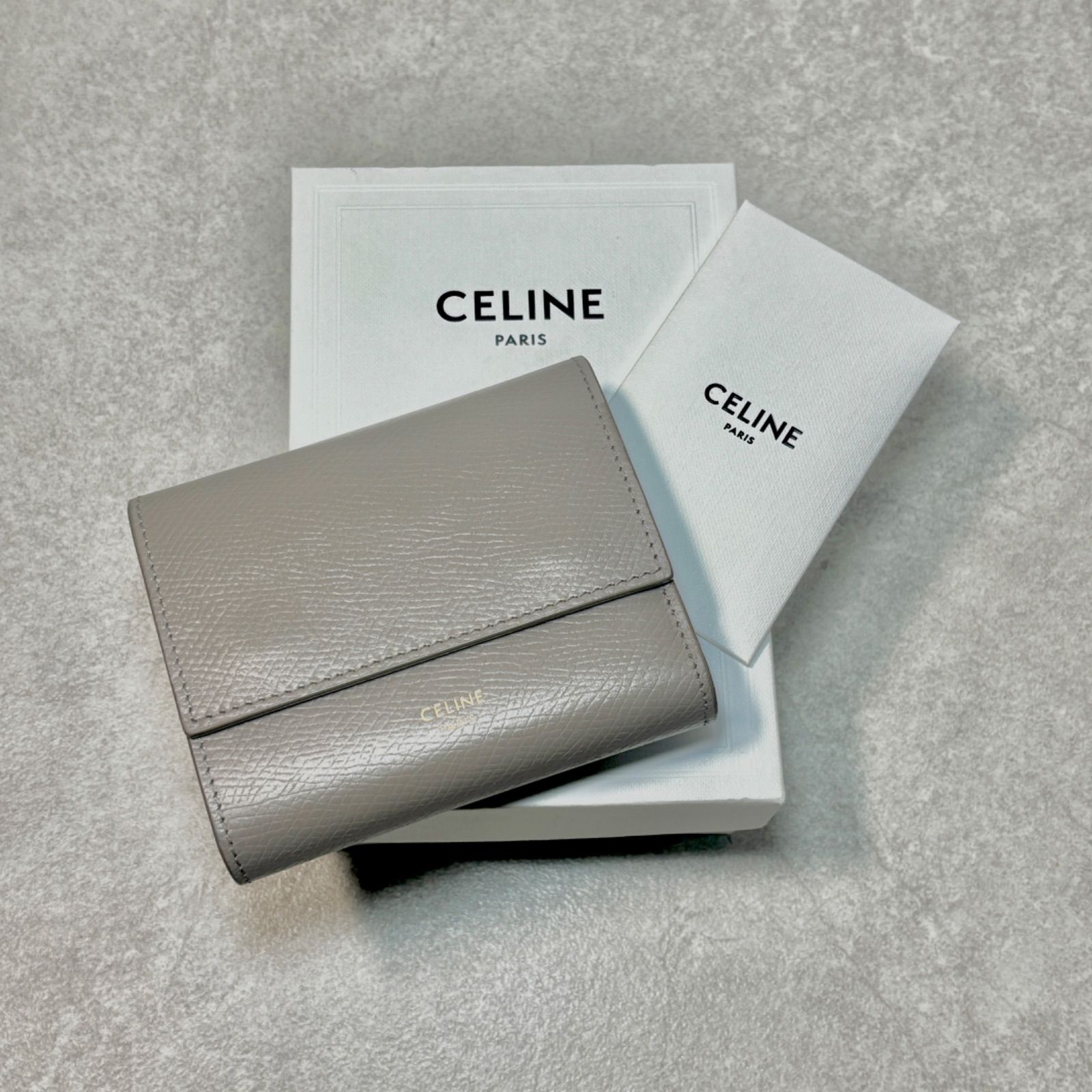 美品 セリーヌ おっきかっ CELINE 三つ折り財布 スモール トリフォールドウォレット 売買されたオークション情報 落札价格 【au  payマーケット】の商品情報をアーカイブ公開