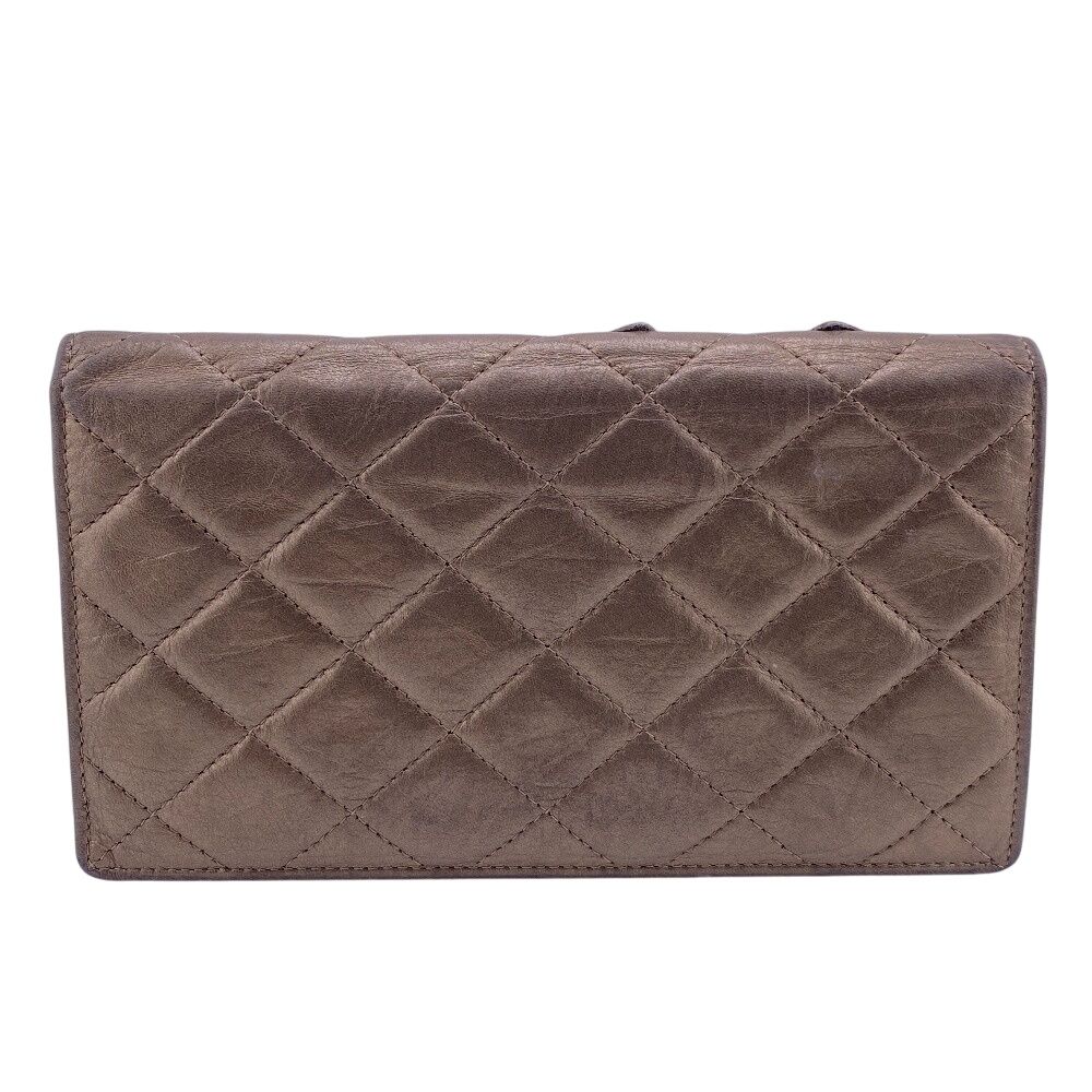 5％OFF フォロワークーポン！！】CHANEL シャネル A26717 二つ折り長  