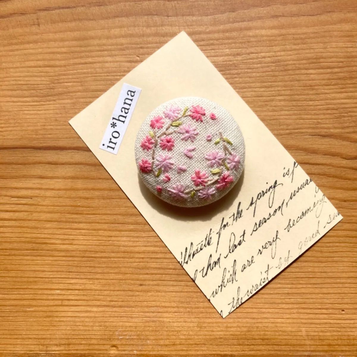くるみボタン刺繍ブローチ (桜サク＊) ハンドメイド - メルカリ