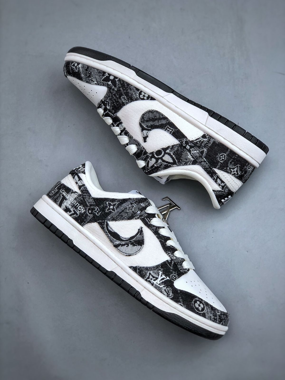 Nike Dunk SB Low Labub共同ブランドモデル Nike Dunk SB Low Labub共同ブランドモデル 2025年最新】nike