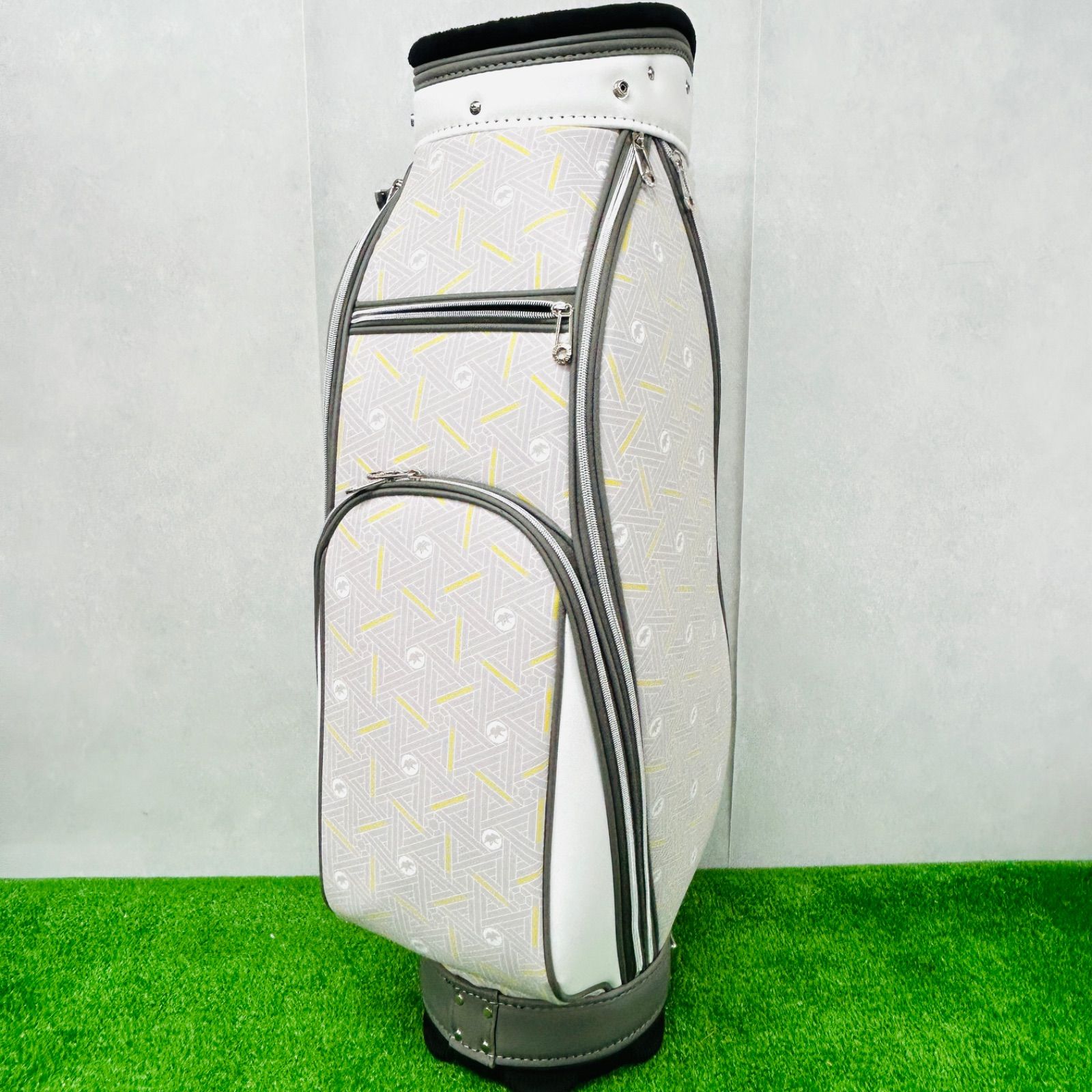 フードにやや汚れあり