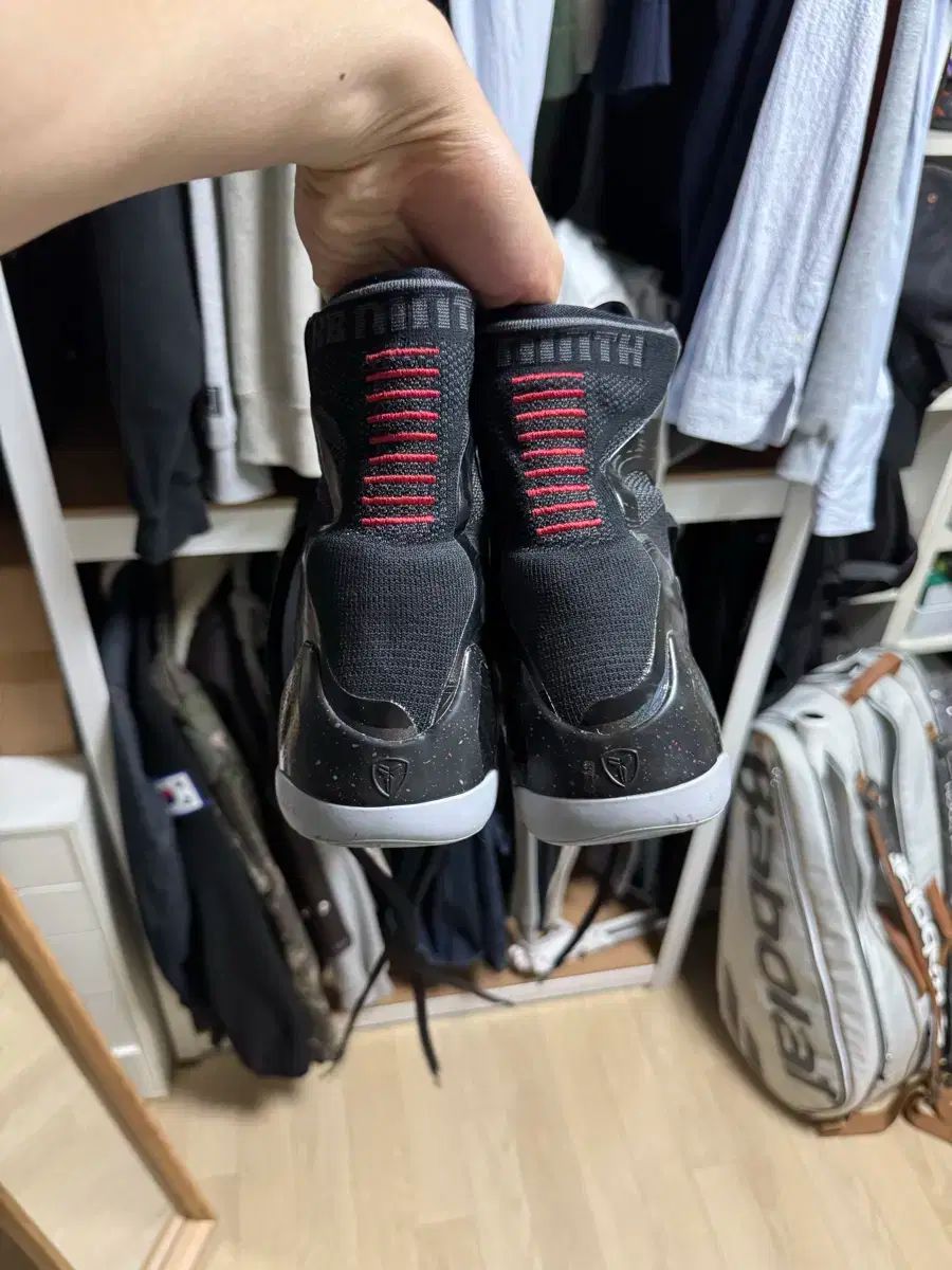 NIKE
