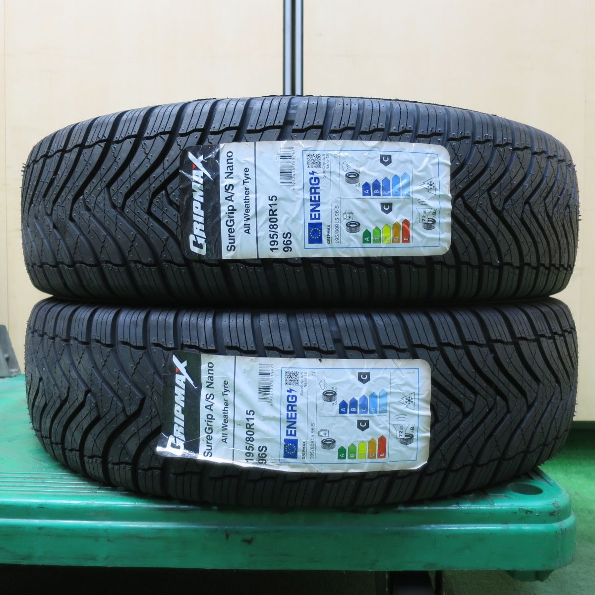[送料無料] 未使用！23年195/80R15 グリップマックス SureGrip A/S Nano オールシーズン タイヤ 15インチ ハイエース キャラバン 等4111404イノタ