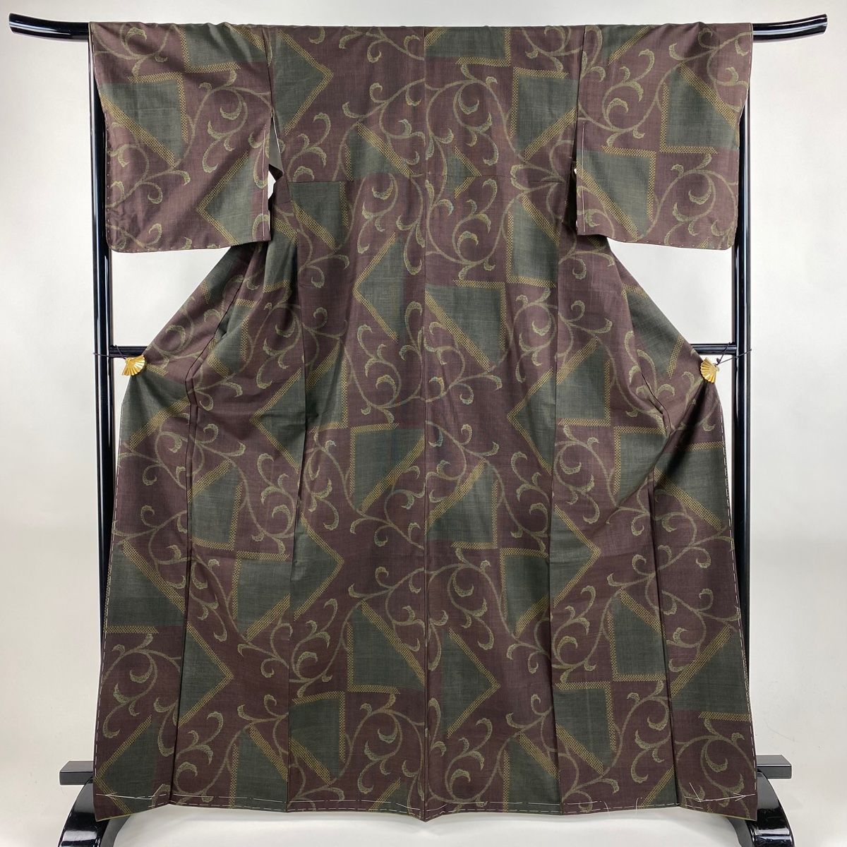 大島紬 身丈167cm 裄丈68cm L 袷 純泥染 証紙 唐草 幾何学模様 茶紫 正絹 名品