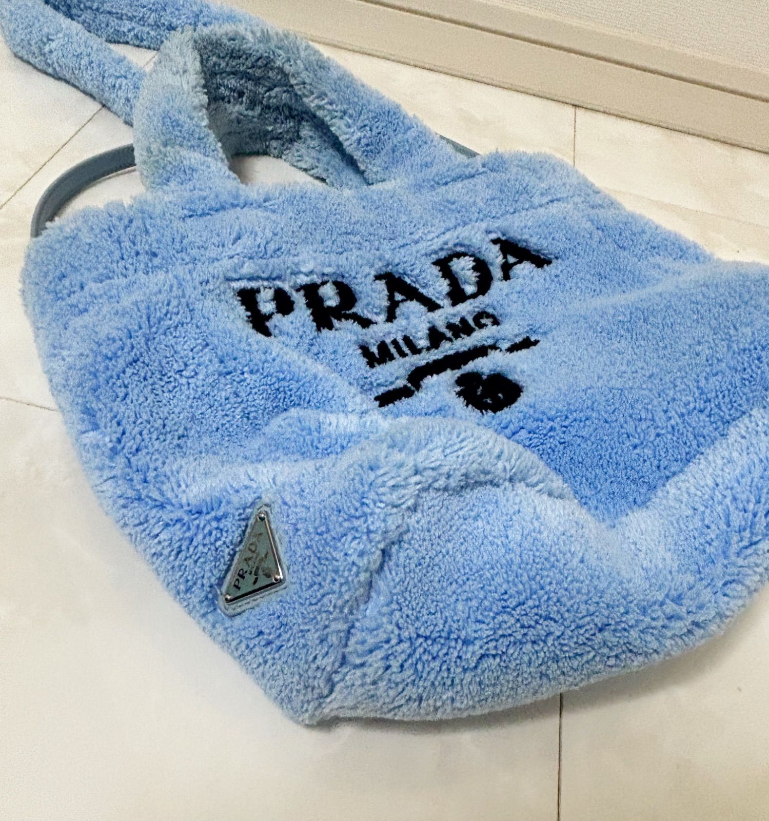 PRADA プラダ ハンドバッグ テリー ファー ロゴ ブルー - メルカリ